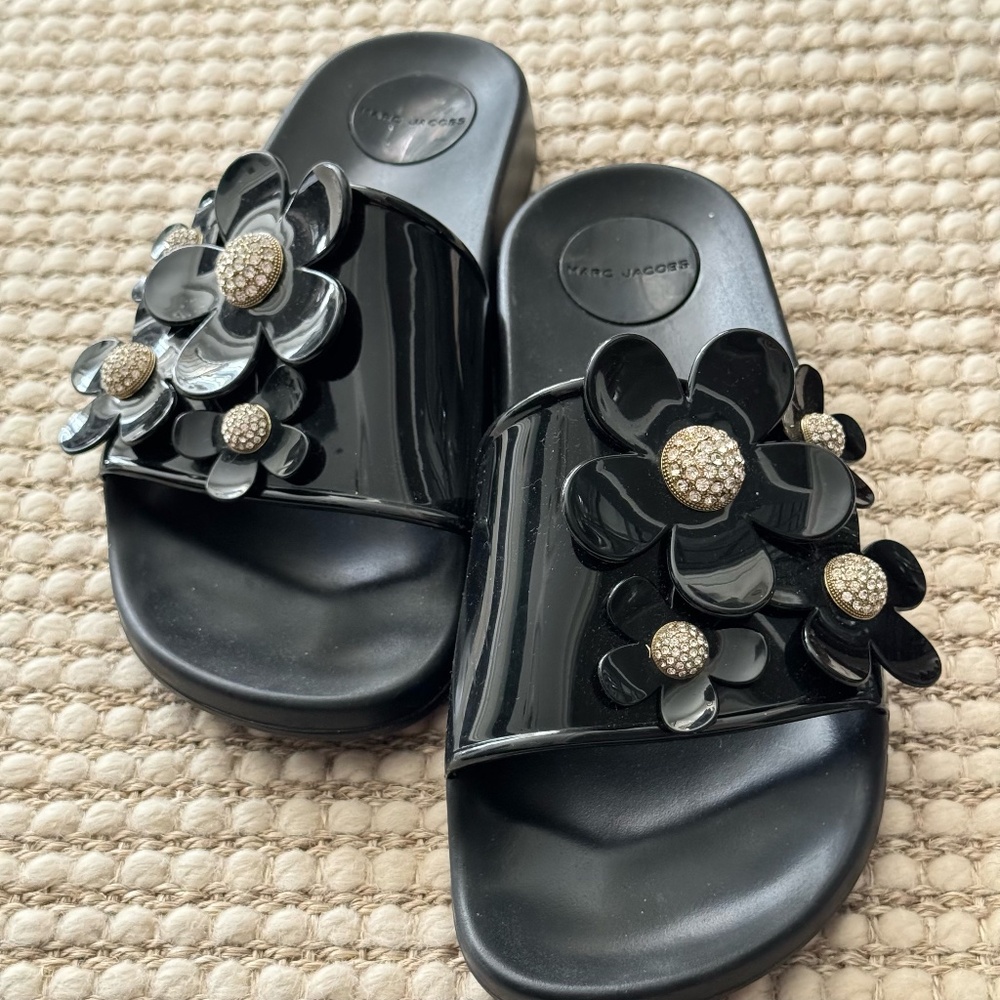 Marc Jacobs Black Jelly Pool Sandals with Flower Embellishments Size 8
